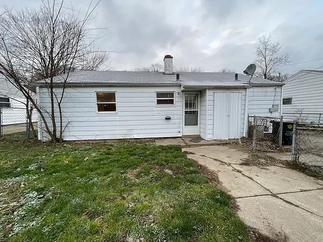 924 E Chippewa Ave — Photo 20