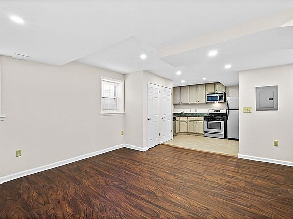 5th image of 218 E Mason Ave #9