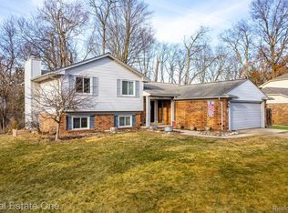 5024 Timber Ridge Trl, Clarkston, MI 48346