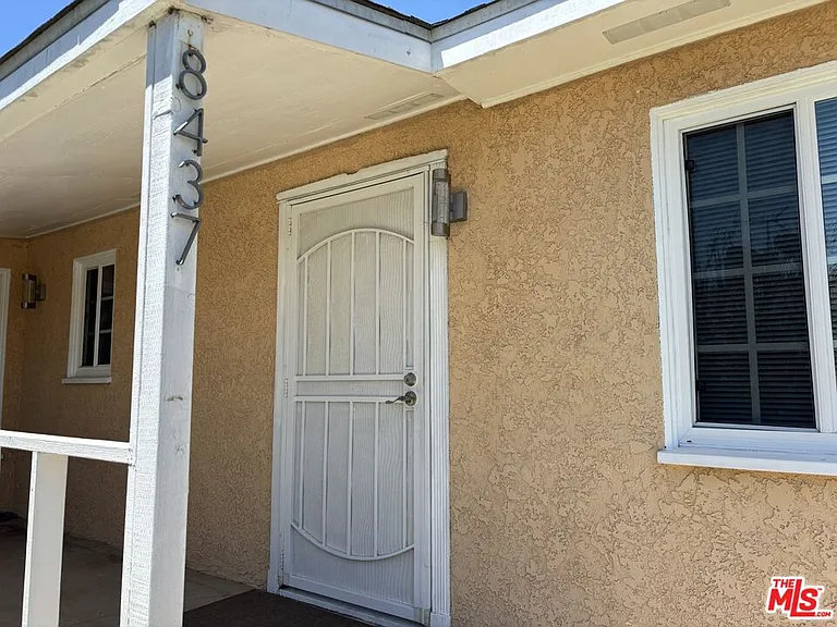 8437 Lilienthal Ave — Photo 2