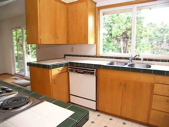 4th image of 2028 Jefferson Ave SE