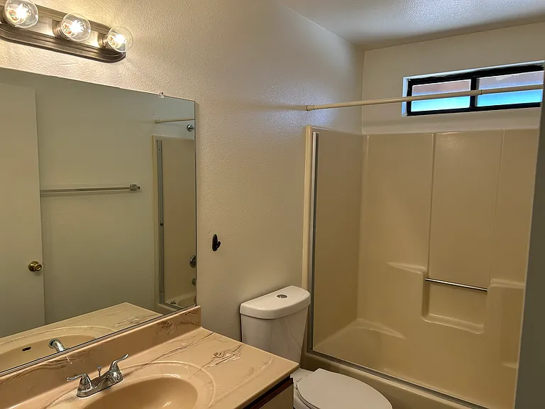 720 N Florence St #B — Photo 12