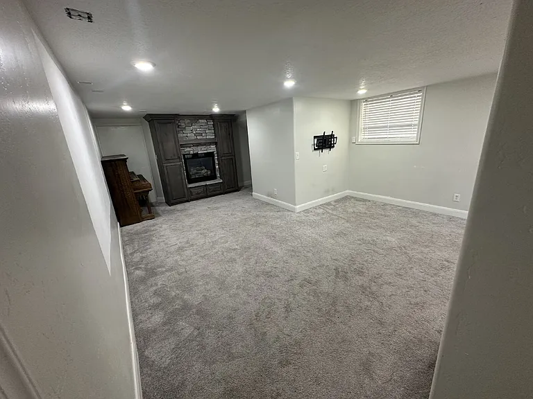 1065 N Canyon St #B — Photo 9