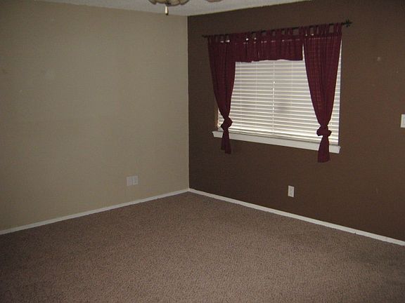 2nd image of 1302 Bellaire St