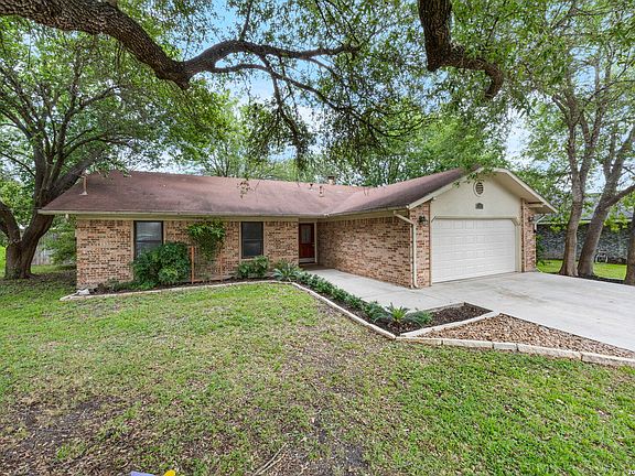 2nd image of 1546 Camellia Ln