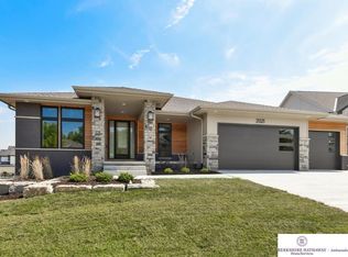 21321 Grover St, Elkhorn, NE 68022