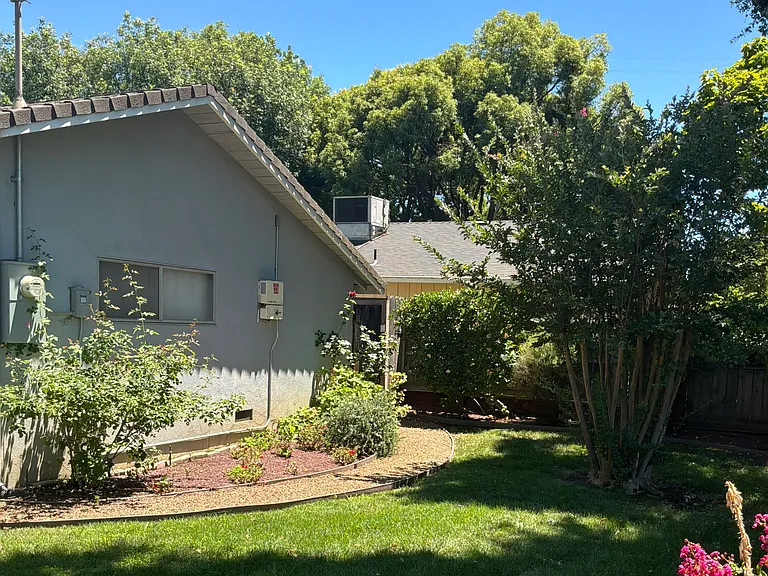 9236 Holland Ave — Photo 2