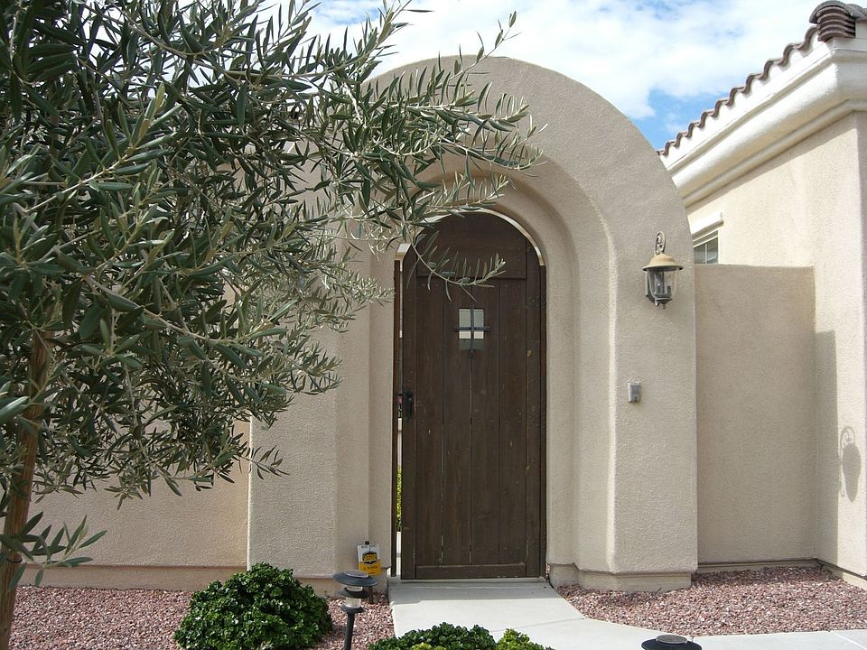 Six Foot Charming Private Courtyard