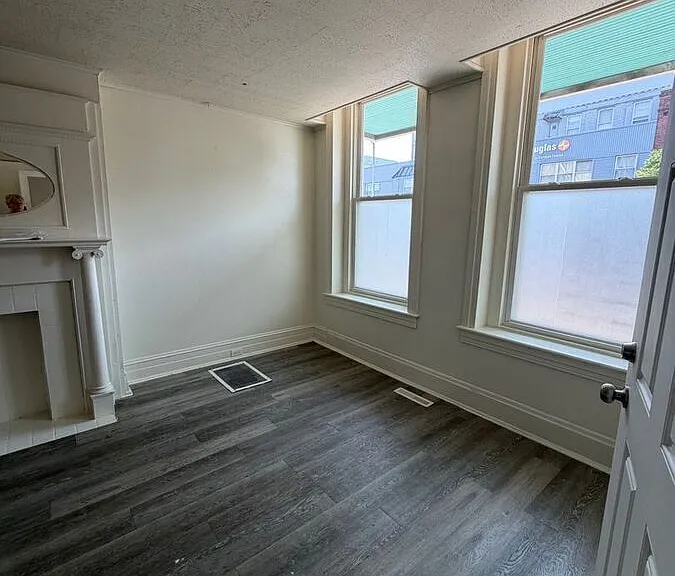 717 W Market St #A — Photo 7