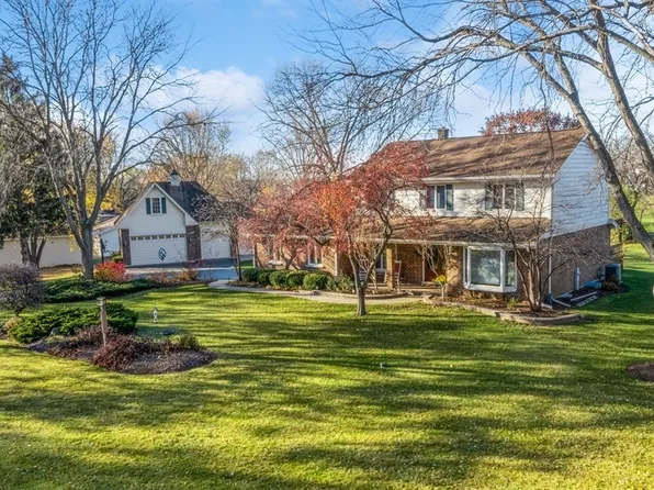 3242 N Maple Tree Ln, Wadsworth, IL 60083