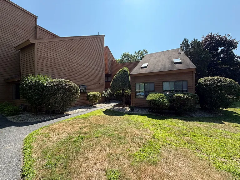 40 Danforth Ct — Photo 1