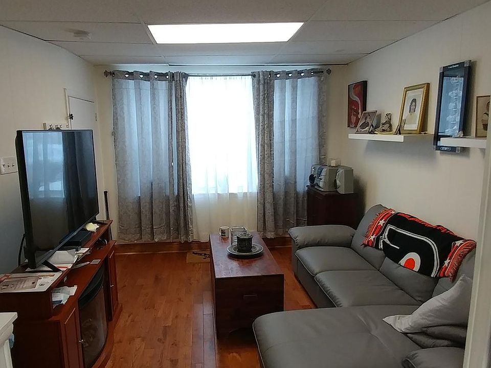 Living room with previous tenant's furniture setup