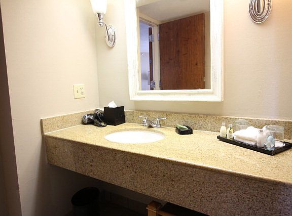 4th image of 310 Padre Blvd