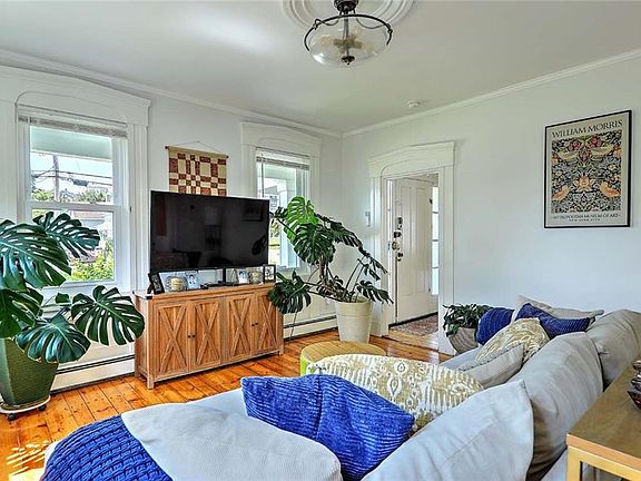 3rd image of 149 Earle St