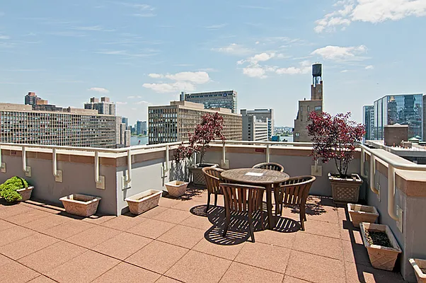 Sold by Luxor Homes & Investment Realty | media 2