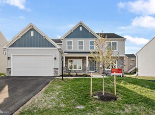 2065 N Autumn Chase Dr, Mechanicsburg, PA 17055