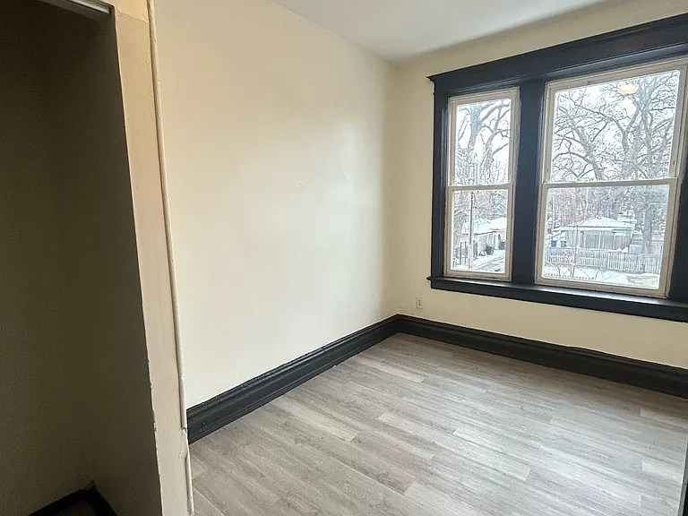 841 W 61st St #2 — Photo 9