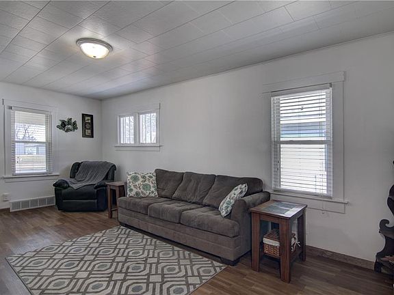 4th image of 853 Starr Ave