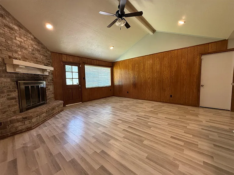 422 Gamewood Dr — Photo 8