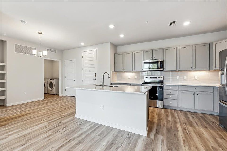 1st image of 485 Interlocken Blvd #304