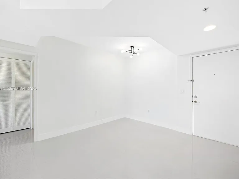 18800 NE 29th Ave #708 — Photo 6