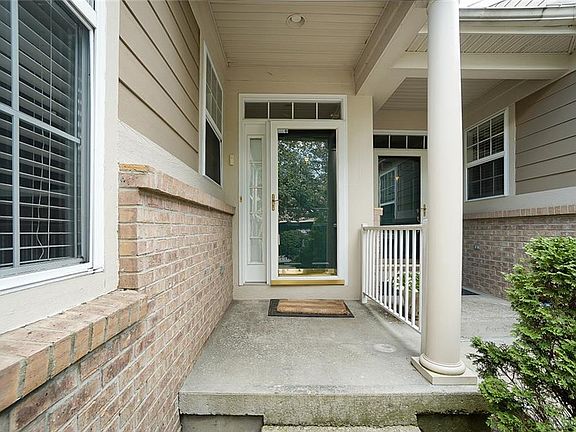 3rd image of 2621 Greenside Dr