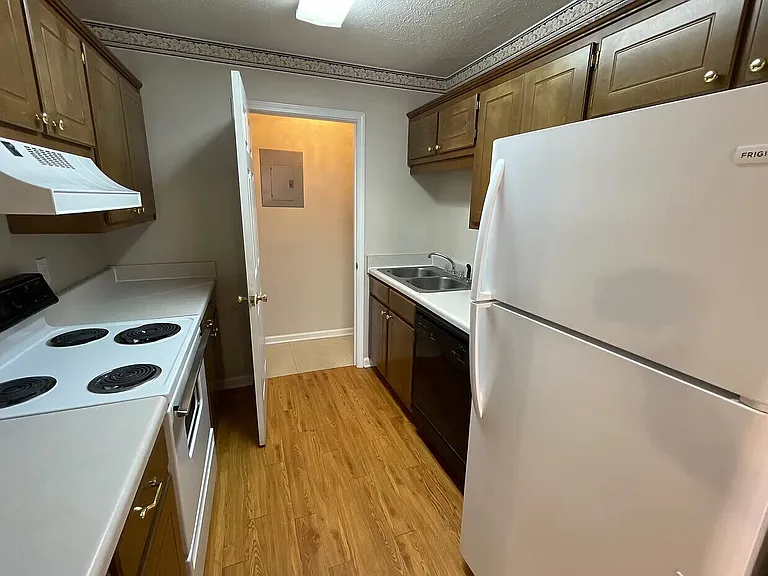 200 Hartness St #B3 — Photo 3