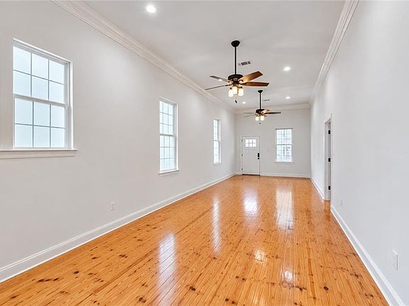 4th image of 3717 Willow St
