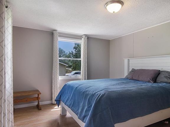 4th image of 820 Meadow Dr