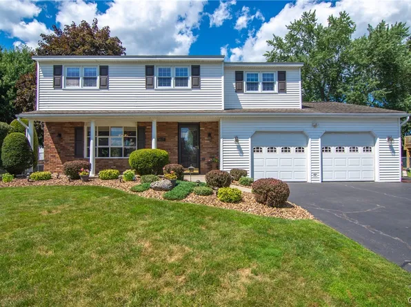 8025 Trina Cir, Clay, NY 13041