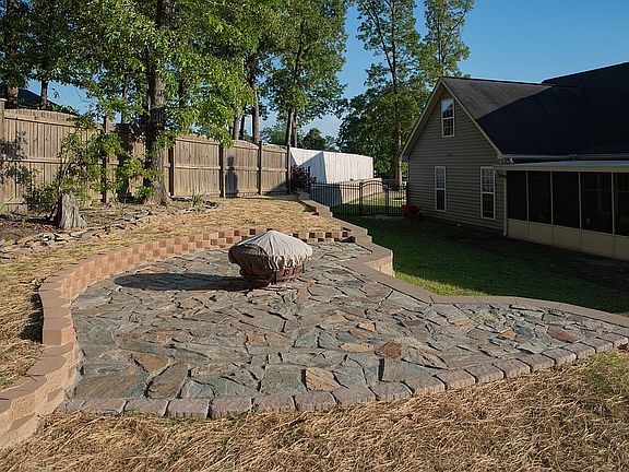 Flagstone patio w/firepit