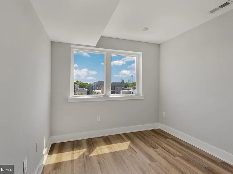 3965 Lancaster Ave #302 — Photo 21