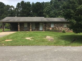 35 Shadow Ridge Dr, Hattiesburg, MS 39402