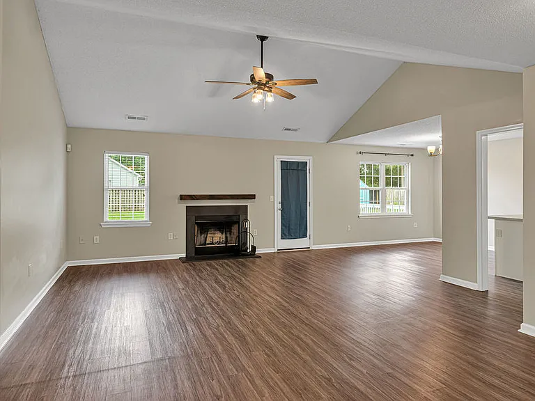 201 Ross Ct — Photo 24
