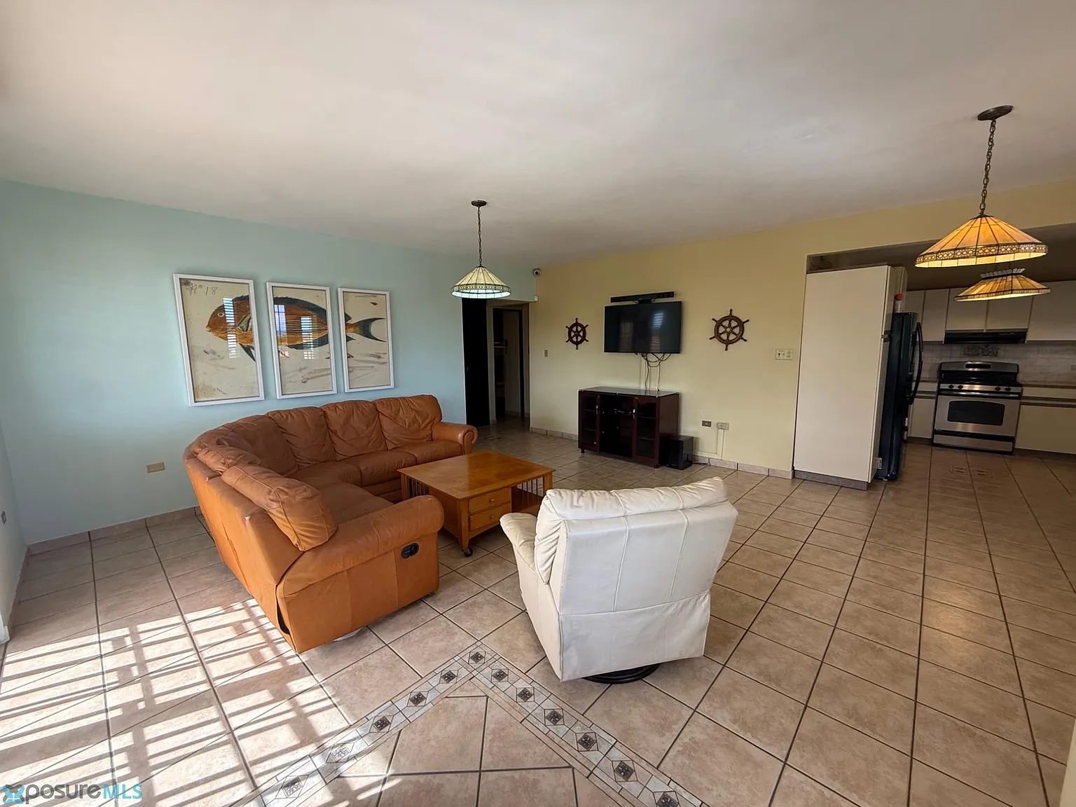 3 bed, 2.0 bath, 1800 sqft — Photo 4