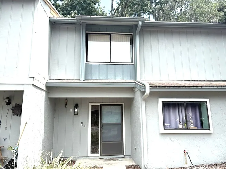 14 Fair Oaks Cir — Photo 1