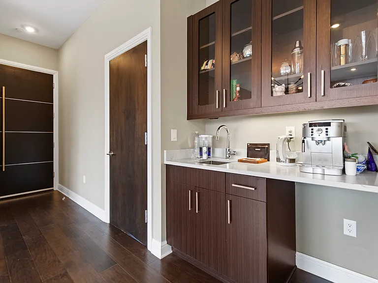 438 Selden St #302 — Photo 18