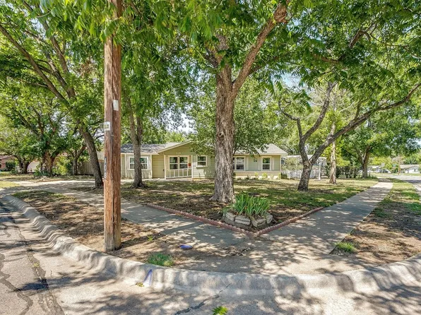 108 SW Murphy Rd, Burleson, TX 76028