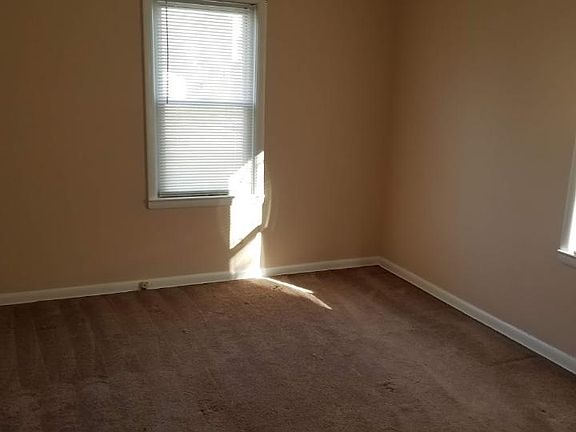 2nd image of 692 Virginia Ave #692