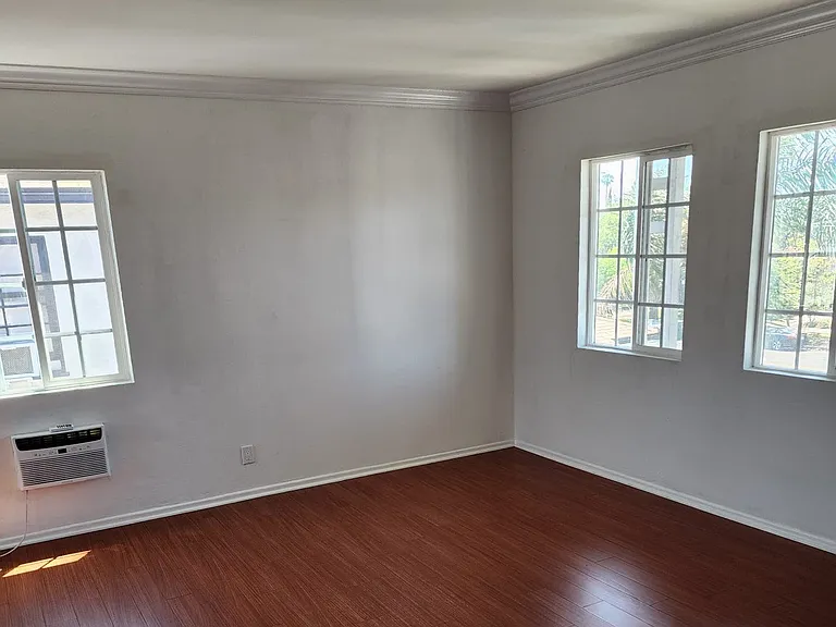 1708 S Crescent Heights Blvd — Photo 25