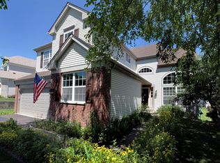 2725 N Mallard Ln, Round Lake Beach, IL 60073