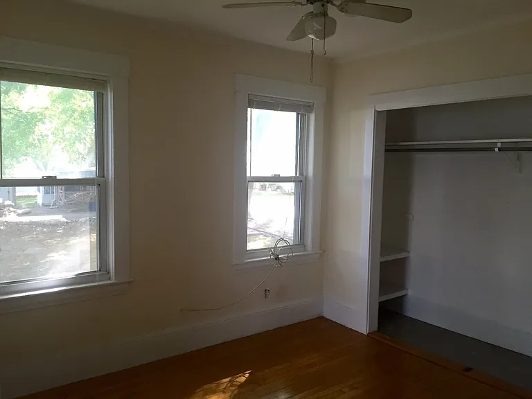 Maple St — Photo 16