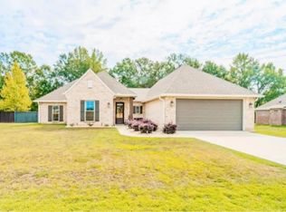 53 Copperfield Dr, Hattiesburg, MS 39402