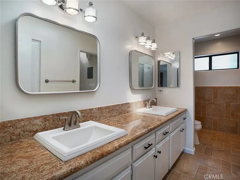 355 Pershing Dr #B — Photo 32