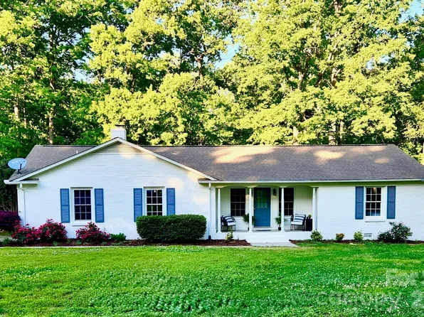2411 Kimway Dr, Matthews, NC 28105