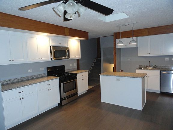 5th image of 827 W Rainbow Dr