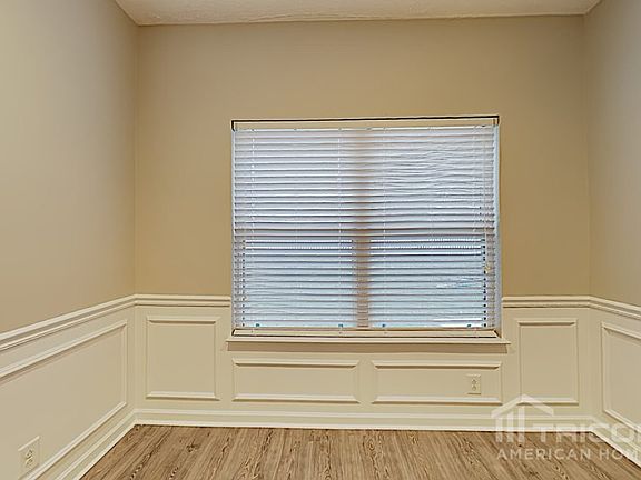 4th image of 1402 Halverson Dr