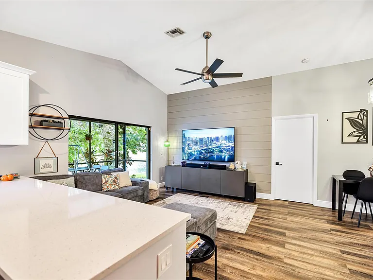 5568 American Cir — Photo 10