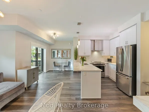 128 Grovewood Cmn #129, Oakville, ON L6H 0X3