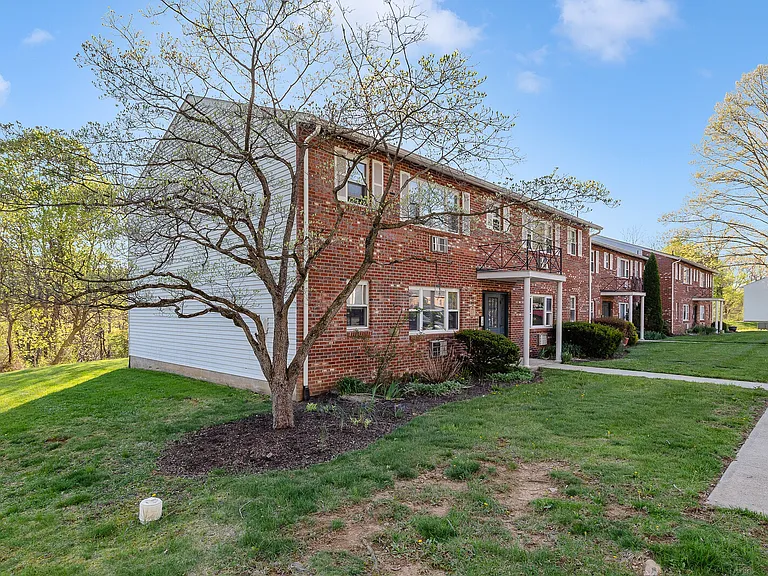 1 Parkside Ct #17 — Photo 23